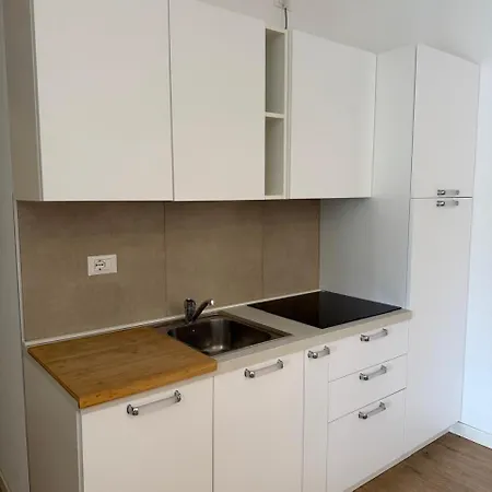 Bilocale Ristrutturato A 2 Passi Dal Mare דירה ביביונה